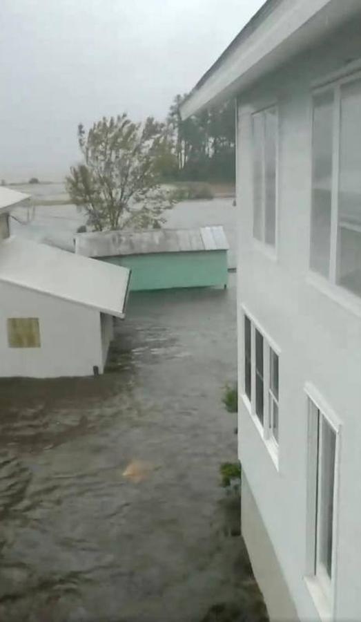 Primeras inundaciones provocadas por el huracán Florence en la costa este.