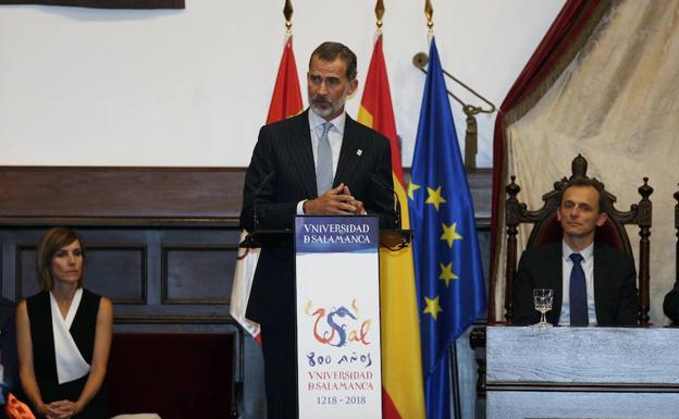 El Rey Felipe VI, junto al ministro de Ciencia, Innovación y Universidades, Pedro Duque.