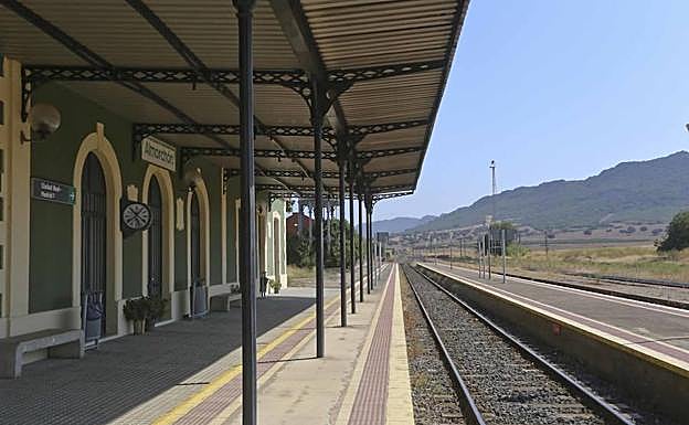 Estación de tren de Almorchón, hasta hace décadas un importante nudo ferroviario. :: 