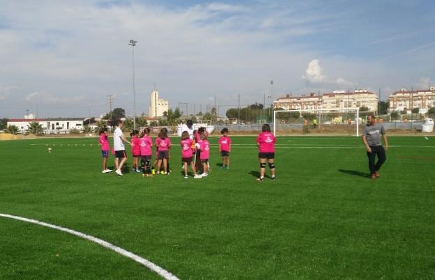 El Féminas Don Benito estrenando el nuevo campo de fútbol. :: f. h.