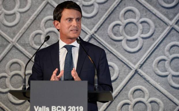 Manuel Valls presenta su candidatura. 