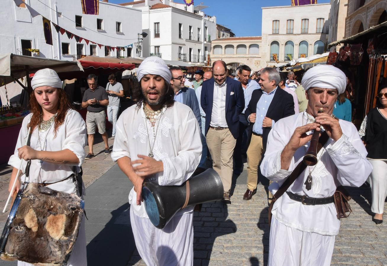 Los máximos responsables del Ayuntamiento de Badajoz, Francisco Javier Fragoso, y de la Cámara Municipal de Marvao (Portugal), Luis Vitorino, han coincidido en destacar el papel que tiene «Almossassa» en el fortalecimiento de las relaciones transfronterizas y culturales entre Extremadura y Portugal.