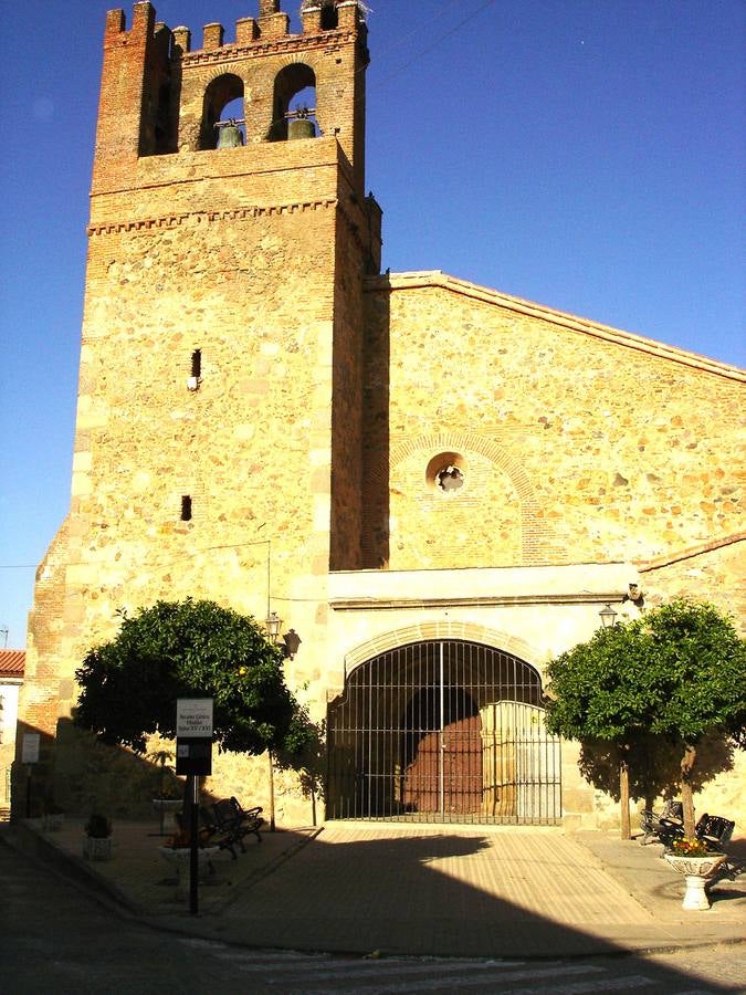 Iglesia de Calzadilla de los Barros en la que fue párroco el cura asesino.