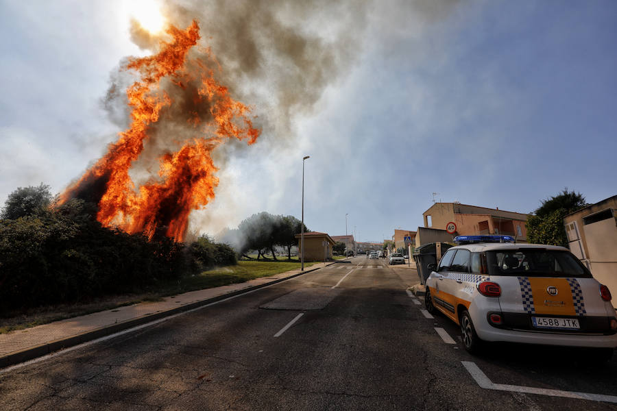Uno de los fuegos se ha producido a unos metros de las viviendas del Residencial Universidad