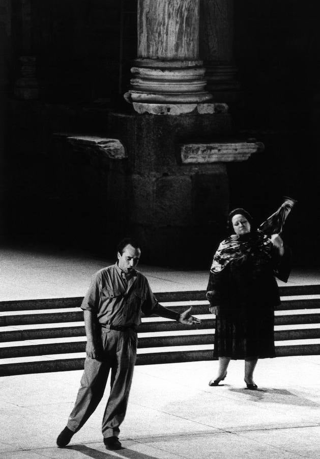 Carreras y Monserrat Caballé durante el ensayo general en el Teatro Romano antes del estreno de 'Herodiade', interpretada de forma magistral en el verano de 1990.