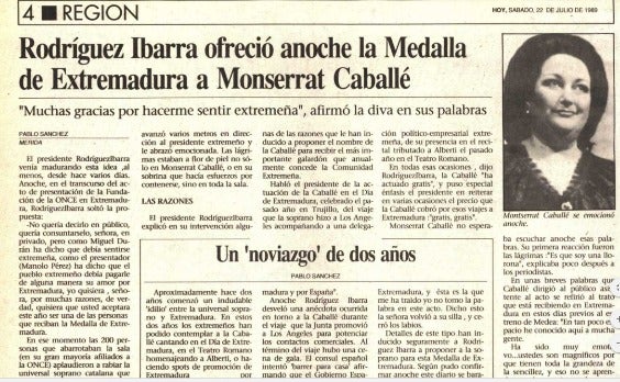 Ibarra le anunció la concesión de la Medalla de Extremadura antes del estreno de 'Medea':. HOY