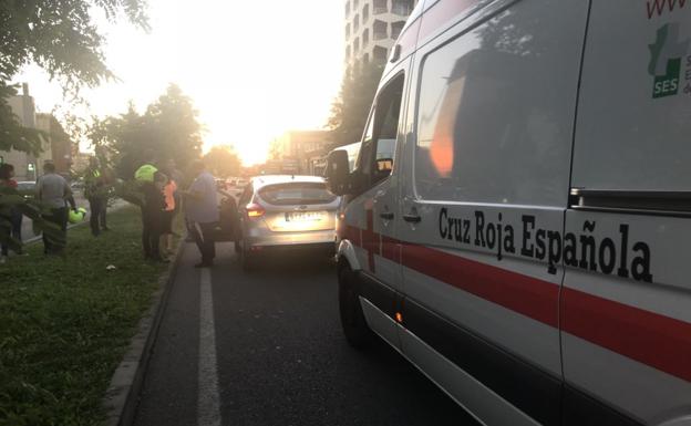 Herido leve un joven de 28 años en un accidente por alcance en Badajoz