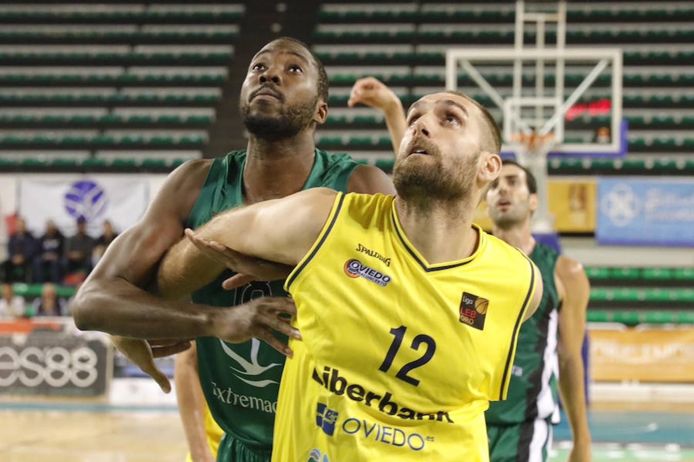 Los asturianos, tocados por una varita mágica en el tiro de tres, no dieron opciones a un Cáceres castigado por fallos en defensa y ataque