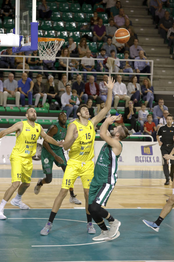 Los asturianos, tocados por una varita mágica en el tiro de tres, no dieron opciones a un Cáceres castigado por fallos en defensa y ataque