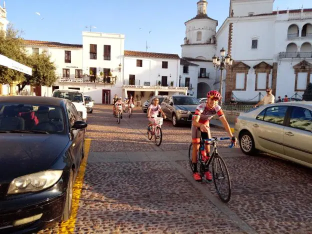 Jóvenes en bicicleta. :: Ayto 