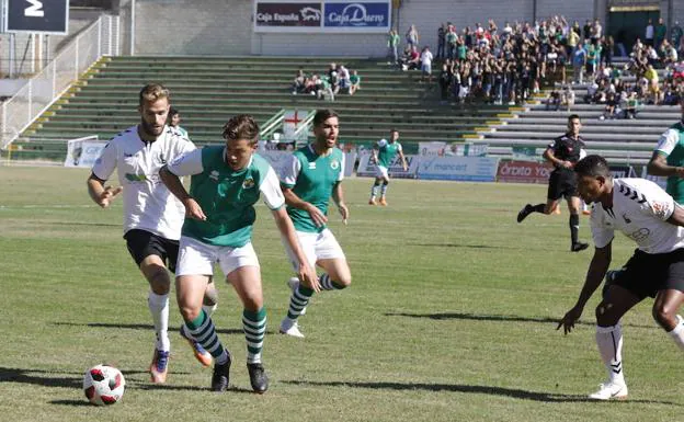 Imagen de archivo del partido que el cacereño jugó ante el Plasencia.