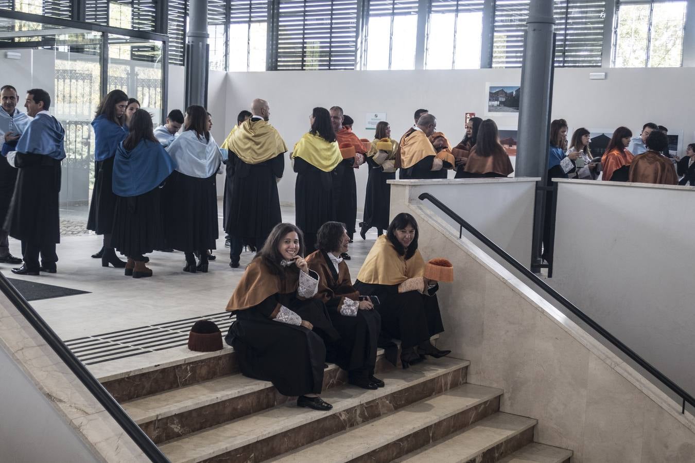 En el acto de Apertura Solemne del Curso Académico 2018-19« de la UEx, han asistido el presidente de la Junta de Extremadura, Guillermo Fernández Vara, y el alcalde, Francisco Javier Fragoso. El actual rector de la Uex, Segundo Píriz, que afronta su etapa final al frente de la Universidad regional, ha afirmado que muchos investigadores que trabajan fuera de España »ansían volver al país y no pueden«.