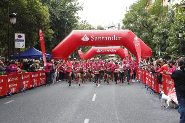La marcha rosa supera las 4.500 personas en Cáceres