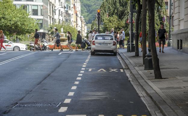 Imagen de una parada de taxi. 