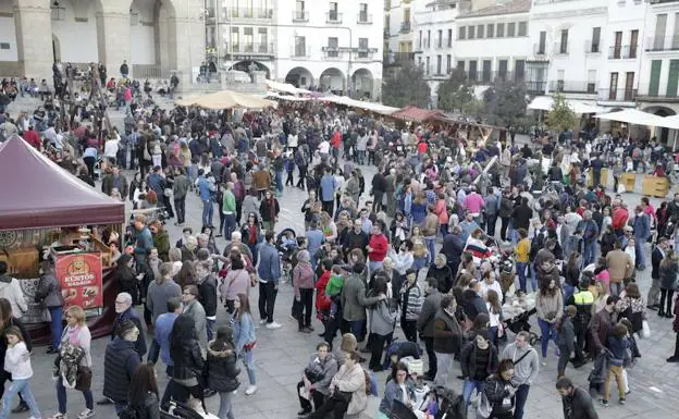 Nevado dice que «es imposible» que la manifestación del tren llegue a la Plaza Mayor porque coincide con el Mercado Medieval