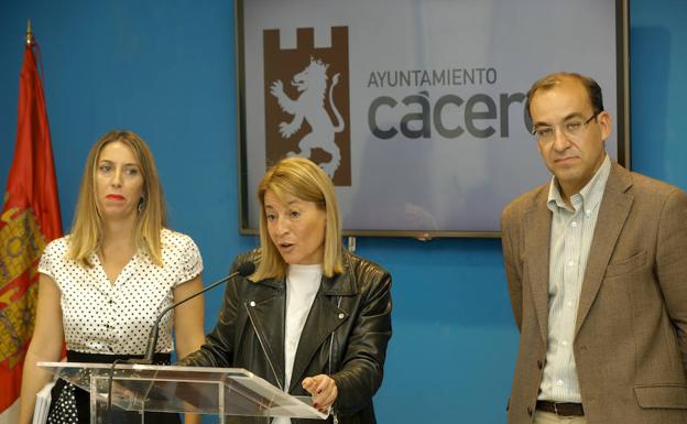 María Guardiola, Elena Nevado y Rafael Mateos 