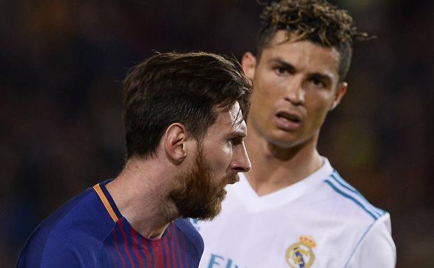Leo Messi y Cristiano Ronaldo, durante el último clásico que contó con ambos astros. 