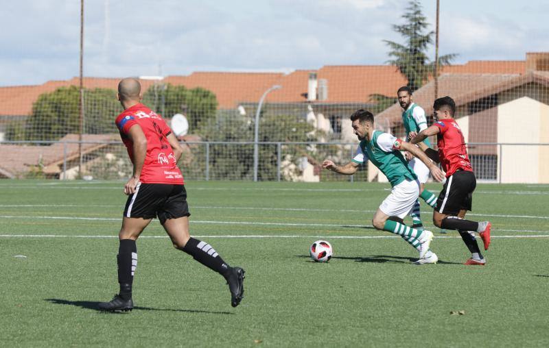 Los tantos de Eloy Jiménez y Alberto Delgado dieron la vuelta a un golazo desde medio campo de Monroy para un digno Montijo