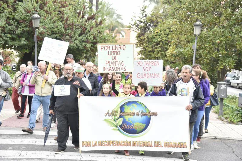 Más de 150 personas participaron en la iniciativa promovida por la asociación Salvemos el Guadiana