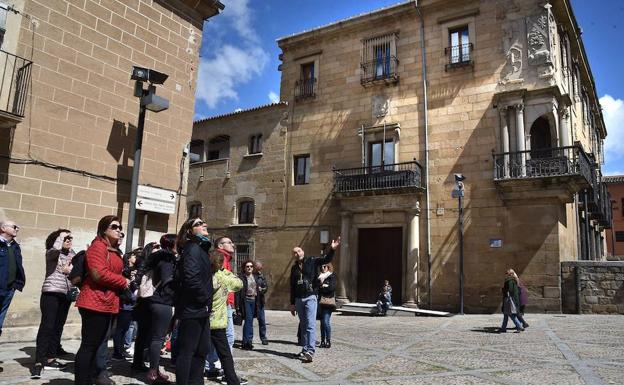 Turistas en Plasencia:. HOY