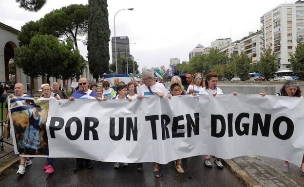 La organización de la manifestación del 18-N en Cáceres propone salir de la Estación de Renfe y acabar en Cánovas