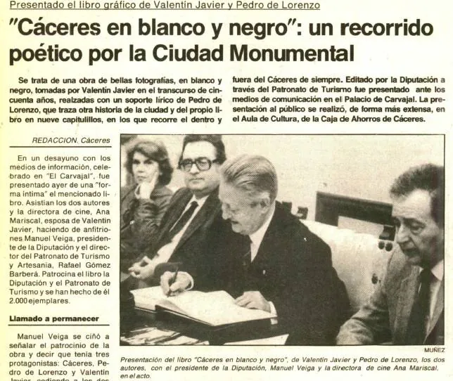 Noticia del 14 de marzo de 1989 con la presentación del libro 'Cáceres en blanco y negro'. En la imagen, Ana Mariscal, Manuel Veiga, Pedro de Lorenzo y Valentín Javier.