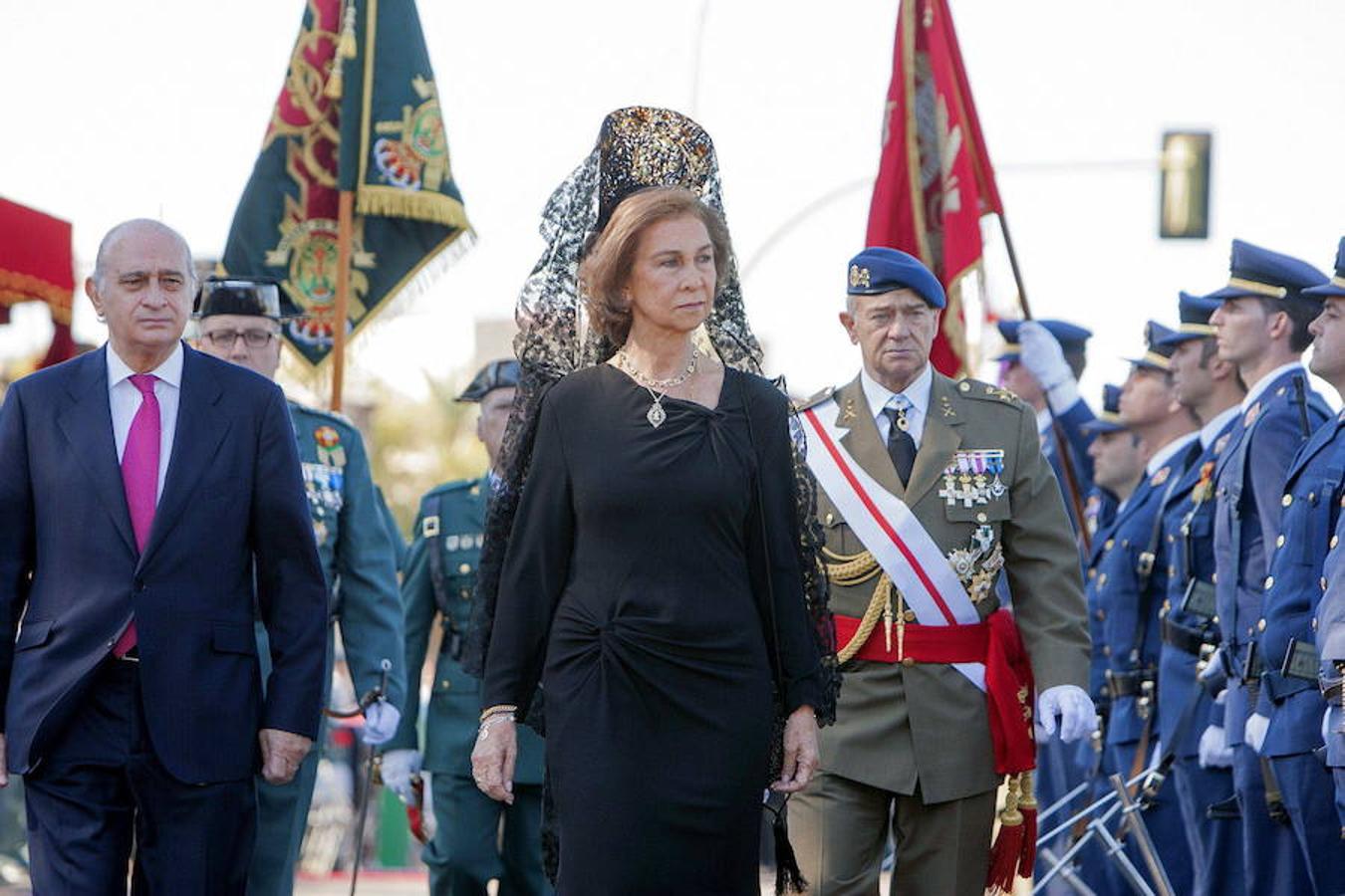 La Reina Sofía, con peineta, presidió en 2013 los actos centrales del Día de la Guardia Civil celebrados en Badajoz.