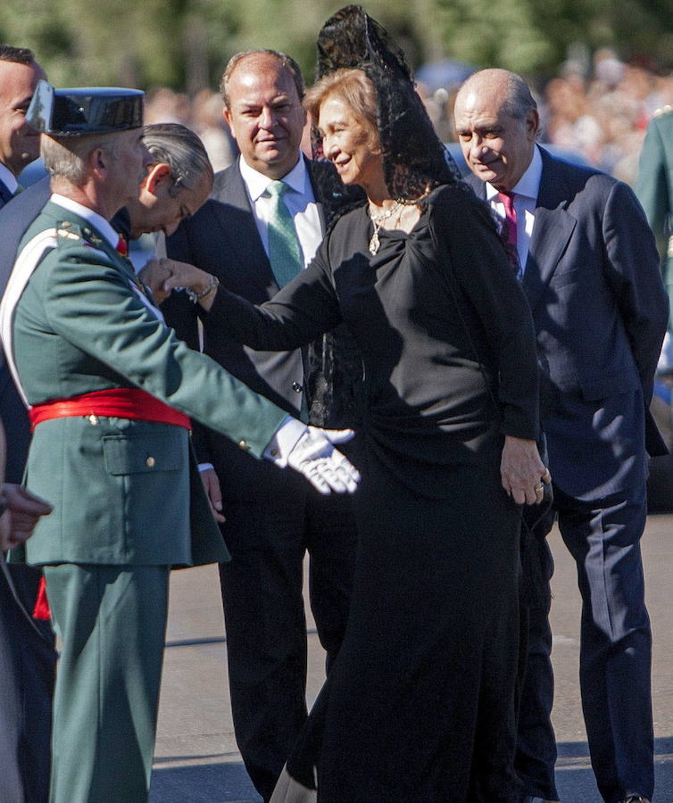 La Reina Sofía, con peineta, presidió en 2013 los actos centrales del Día de la Guardia Civil celebrados en Badajoz.