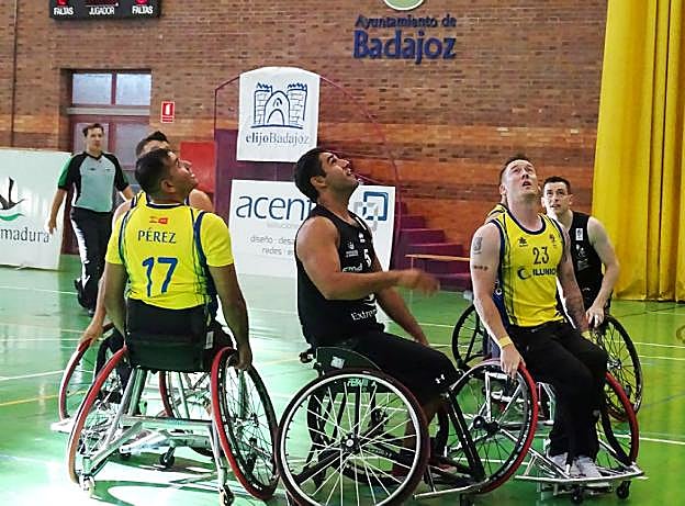 Partido del Mideba ante el Ilunion en el Nuria Cabanillas. :: mideba