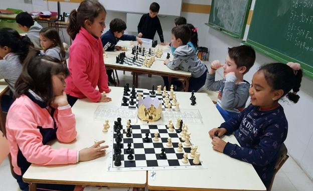 El ajedrez es una de las actividades que oferta la Junta en Badajoz. :: hoy