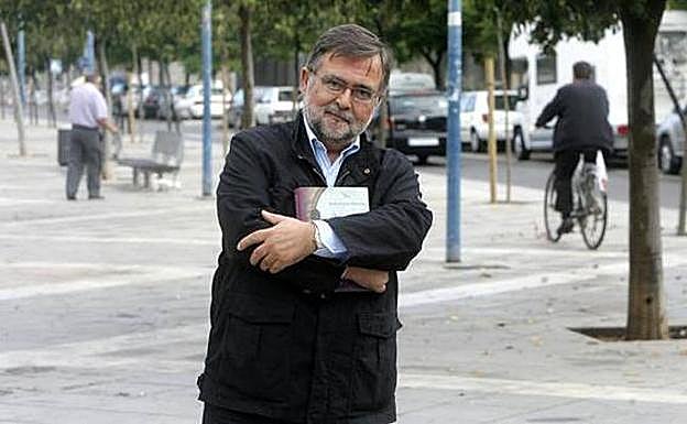 Charla-coloquio del historiador José Calvo Poyato en Aula HOY