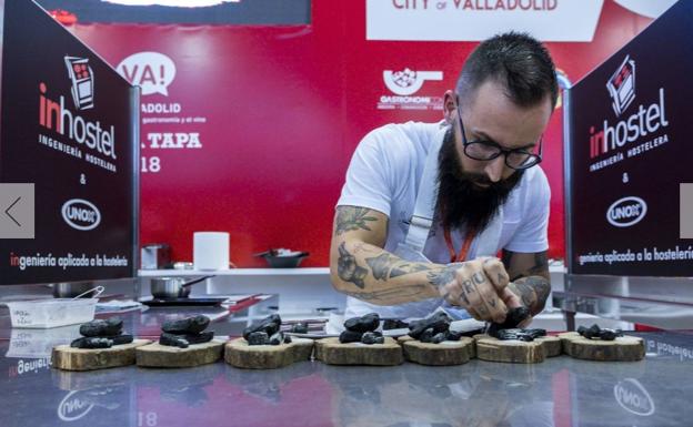 El chef extremeño Alberto Montes presenta 'Dando la brasa' al Certamen de Pinchos de Valladolid