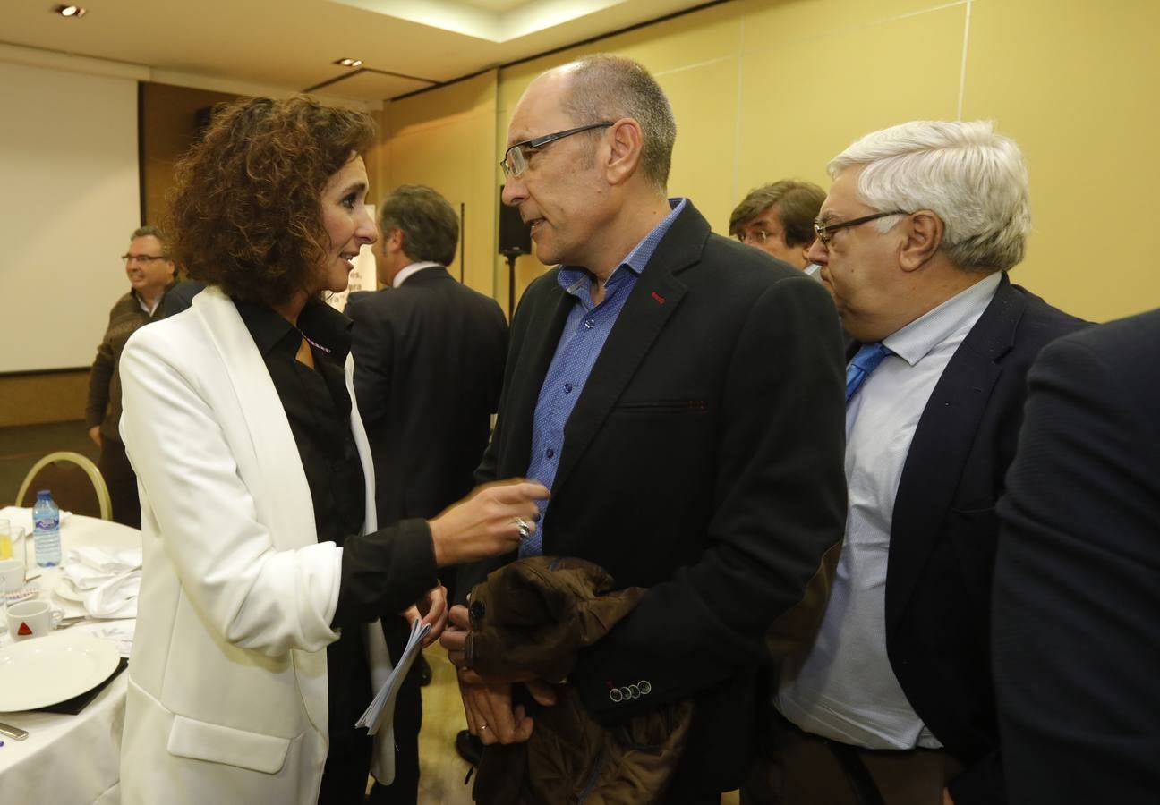 La región estaría contribuyendo en un 20% con el objetivo nacional en cuanto a generación de energía con fuentes renovables, si el objetivo fuese, como se prevé de 50.000 megavatios para dentro de doce años. Así lo ha anunciado la consejera de Economía e Infraestructuras, Olga García, que ha asistido este miércoles en Cáceres a un desayuno informativo sobre energías renovables, organizado por el Diario HOY en colaboración con el Banco Santander.