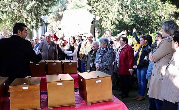 La localidad pacense de Feria ha acogido este miércoles el acto Memoria Histórica-Inhumación:: HOY