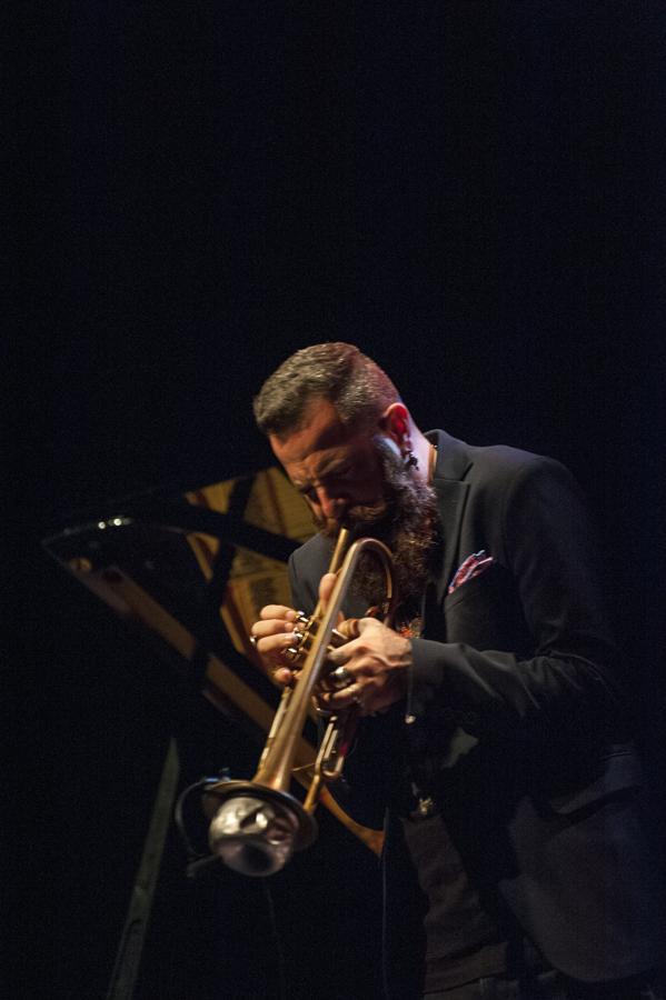 La trompeta de Cohen abrió el ciclo