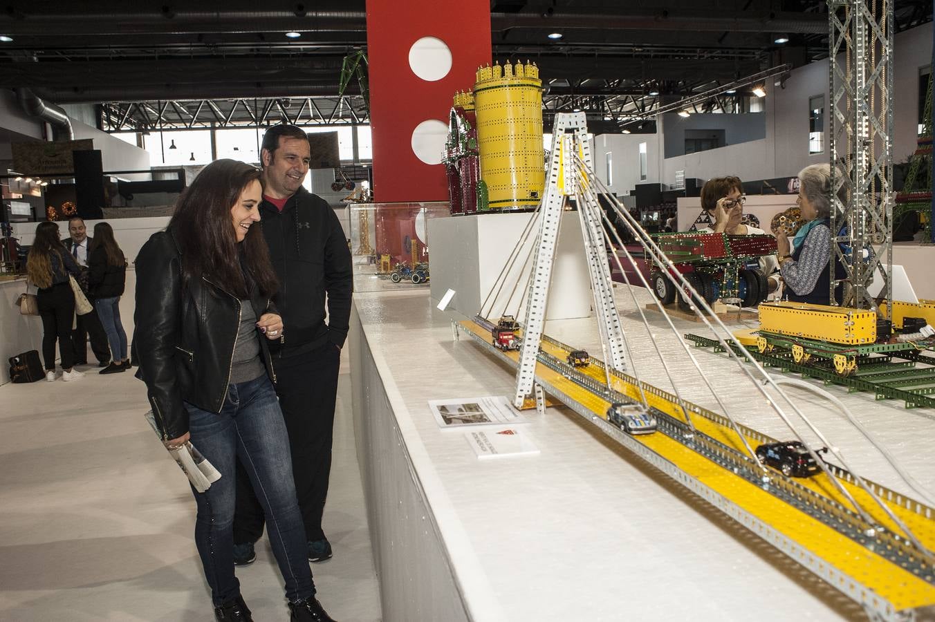 'Fehispor' abre sus puertas en Badajoz con la previsión de superar 30.000 visitas. Cuenta con 120 expositores, en donde el 40 por ciento son de empresas llegadas de Portugal. El evento cuenta con un stand de la eurociudad Badajoz, Elvas y Campomayor, así como la zona 'Esencias hispanolusas.