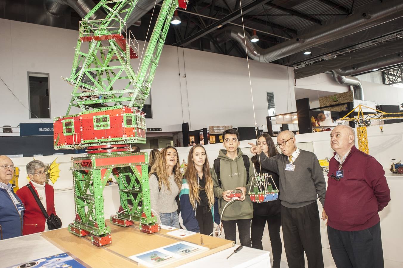 'Fehispor' abre sus puertas en Badajoz con la previsión de superar 30.000 visitas. Cuenta con 120 expositores, en donde el 40 por ciento son de empresas llegadas de Portugal. El evento cuenta con un stand de la eurociudad Badajoz, Elvas y Campomayor, así como la zona 'Esencias hispanolusas.