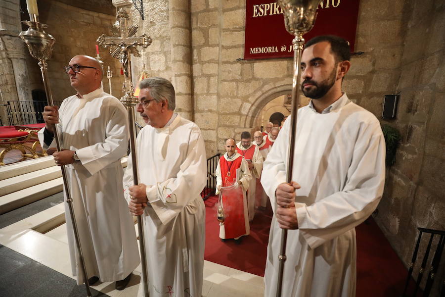 La Basílica de Santa Eulalia de Mérida ha acogido este viernes la celebración de una misa hispano mozárabe 