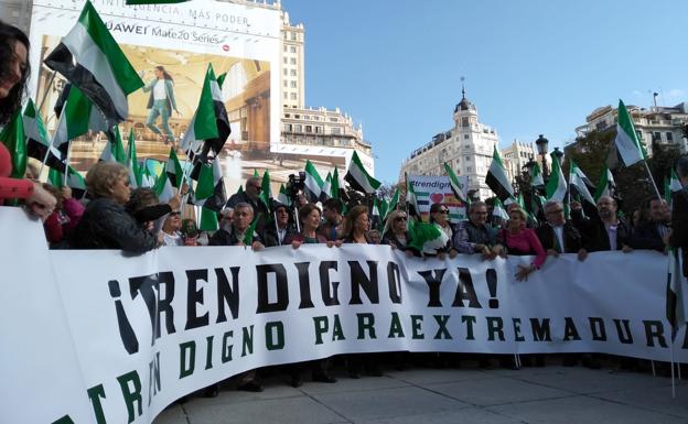 Unas 3.000 personas han vuelto a reivindicar en Madrid un tren digno para Extremadura 