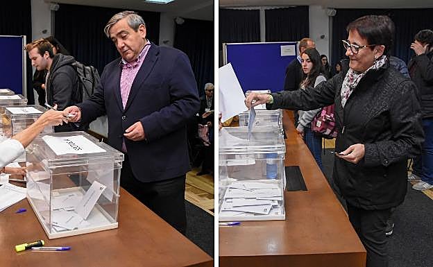 Antonio Hidalgo y Marisa González, en el momento de depositar sus respectivos votos:: C.M. MORENO