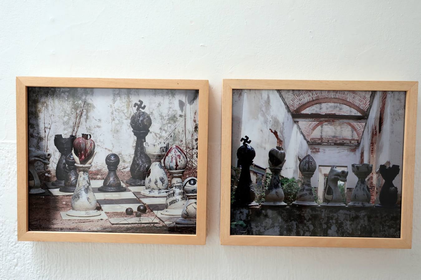 Exposición de Pura Martínez y Jairo González de cerámicas bajo el título de Jaque al Nenúfar. Son obras relacionadas con el juego del ajedrez sobre una inspiración de las flores del nenúfar. La exposición se inauguró el 23 de noviembre en la Escuela de Arte y Superior de Diseño de Mérida.