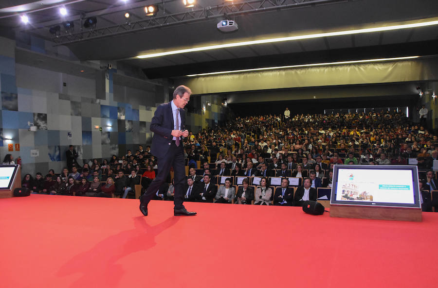 Fotos: I Jornada de Educación financiera de Caixabanc y HOY