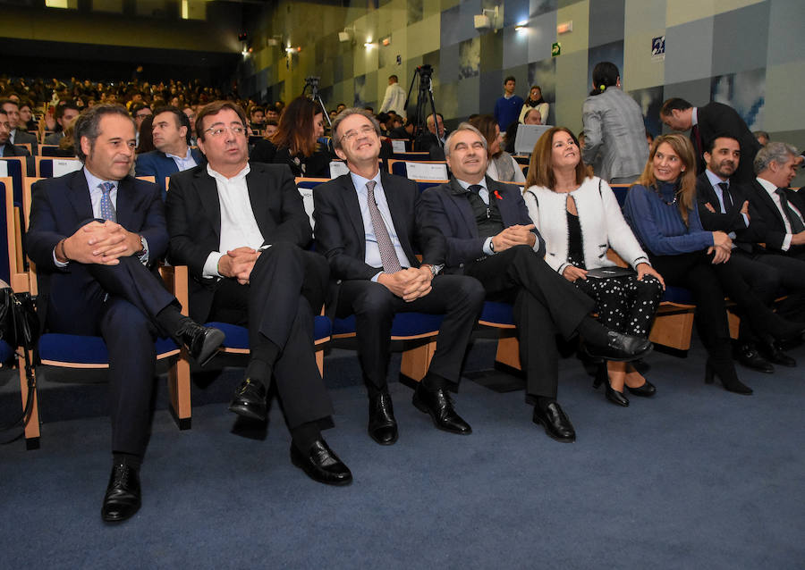 Fotos: I Jornada de Educación financiera de Caixabanc y HOY