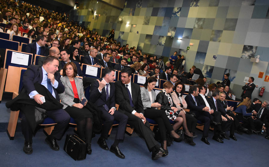Fotos: I Jornada de Educación financiera de Caixabanc y HOY