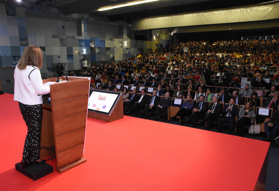 Fotos: I Jornada de Educación financiera de Caixabanc y HOY