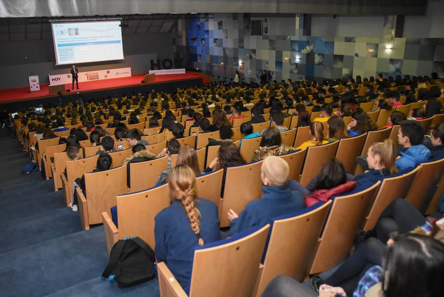 Fotos: I Jornada de Educación financiera de Caixabanc y HOY