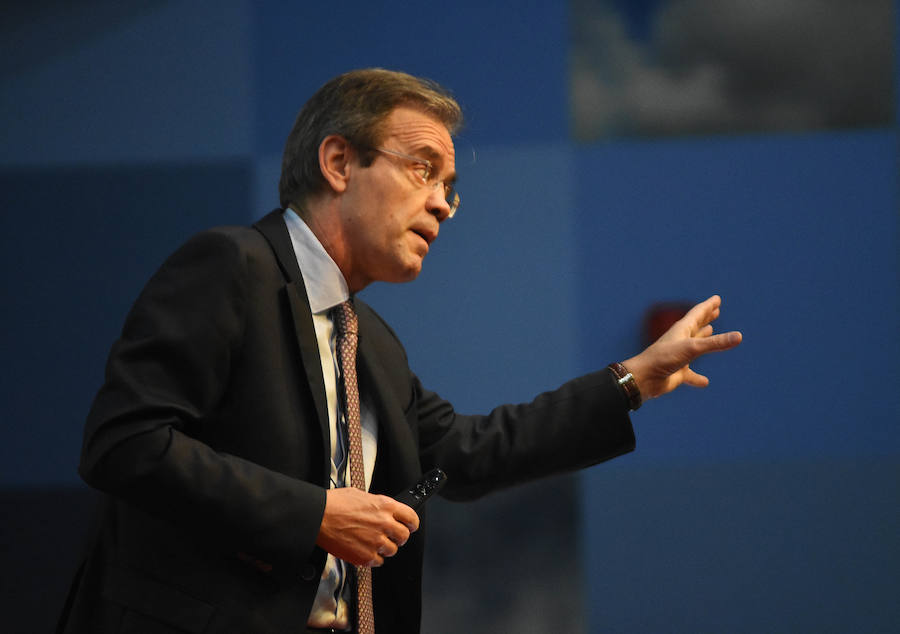 Fotos: I Jornada de Educación financiera de Caixabanc y HOY