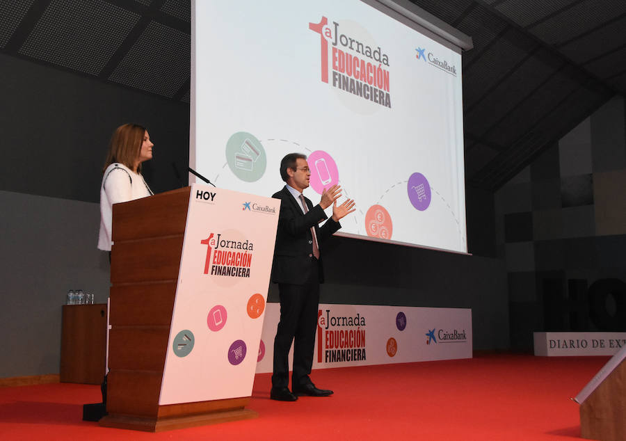Fotos: I Jornada de Educación financiera de Caixabanc y HOY