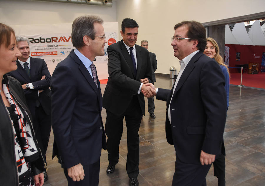 Fotos: I Jornada de Educación financiera de Caixabanc y HOY