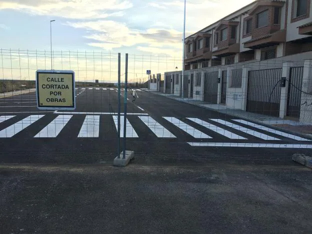 Los vehículos no pueden acceder a la vereda por esta zona. :: g. c.